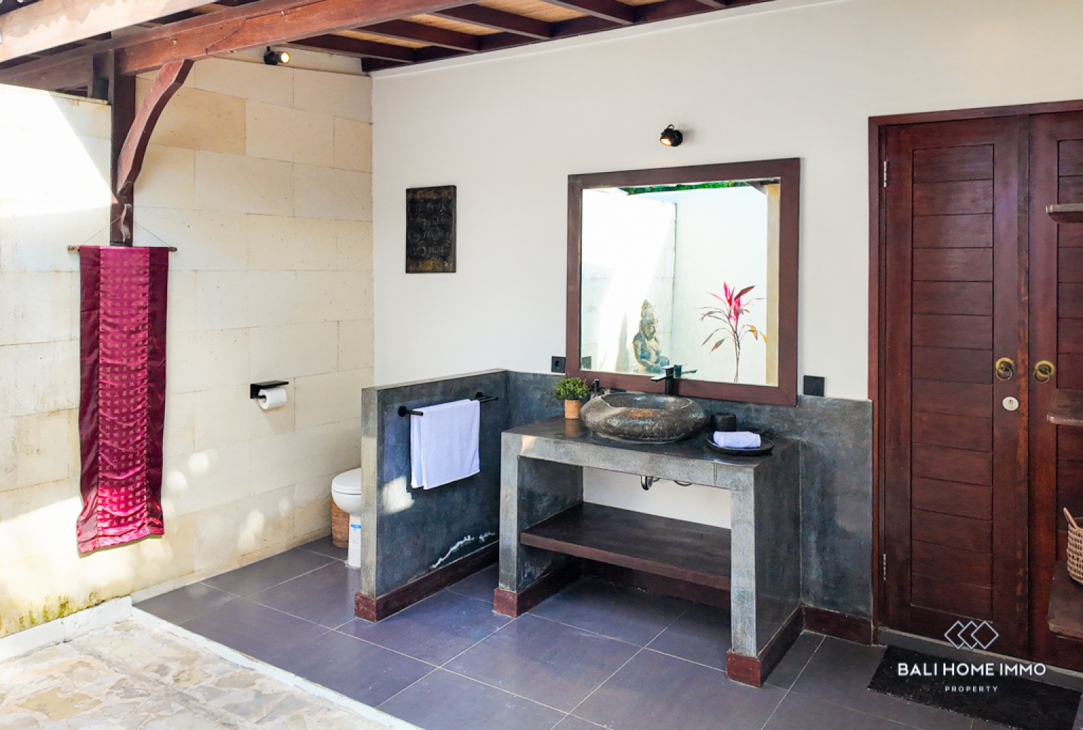 Quiet Place 4 Bedroom Villa for Rental in Bali Canggu Residential Side — image 13