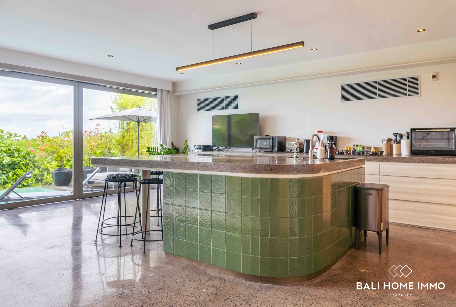 Ricefield view 4 Bedroom Villa for rent in Babakan Canggu — image 9