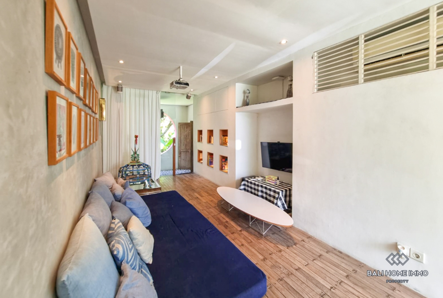 Ricefield View Spacious 5 Bedroom Villa for Rental in Bali Berawa — image 6