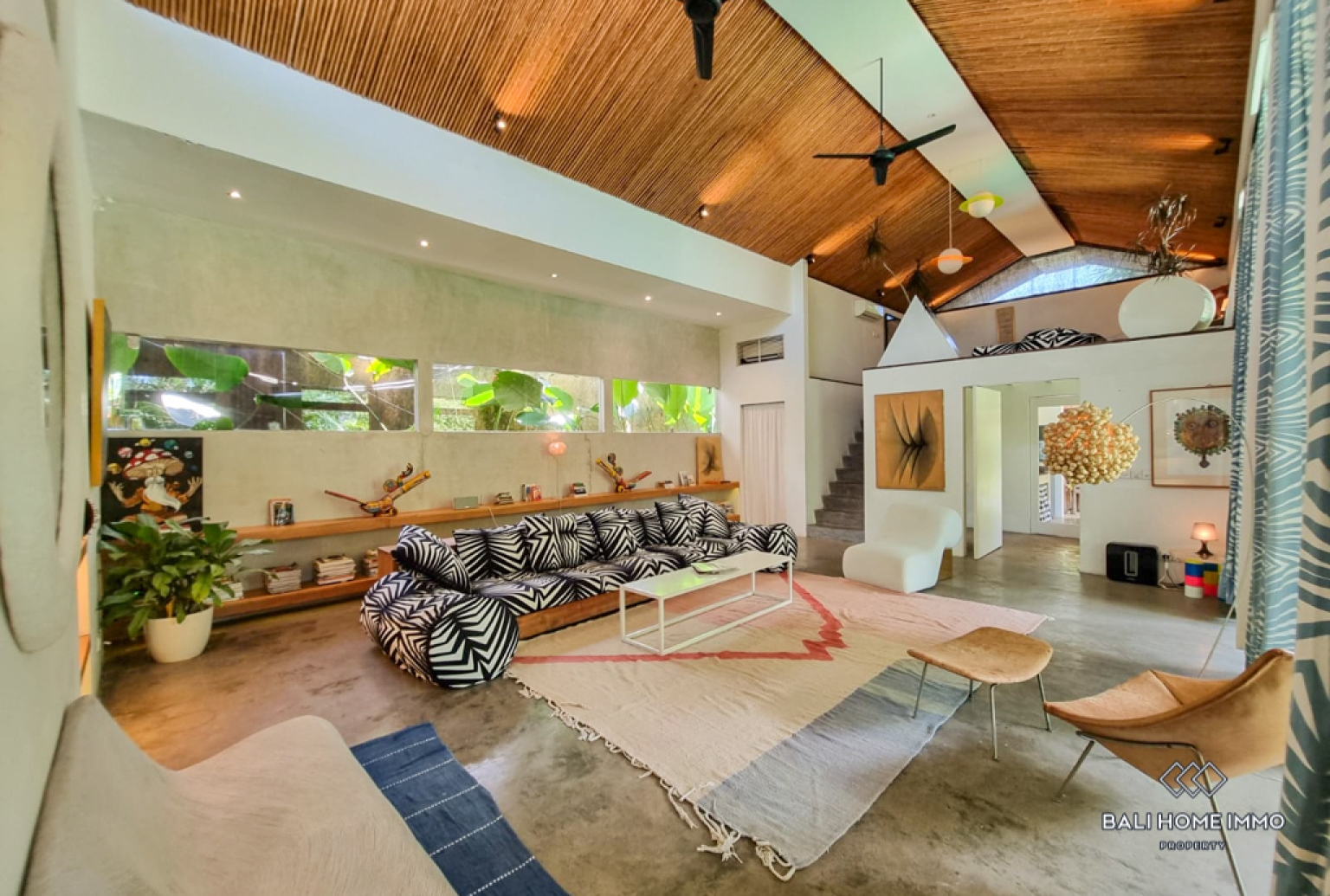 Ricefield View Spacious 5 Bedroom Villa for Rental in Bali Berawa — image 4