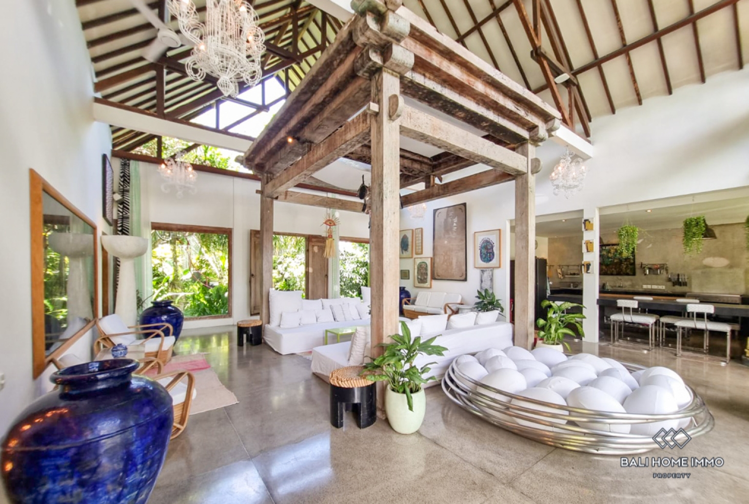 Ricefield View Spacious 5 Bedroom Villa for Rental in Bali Berawa — image 2