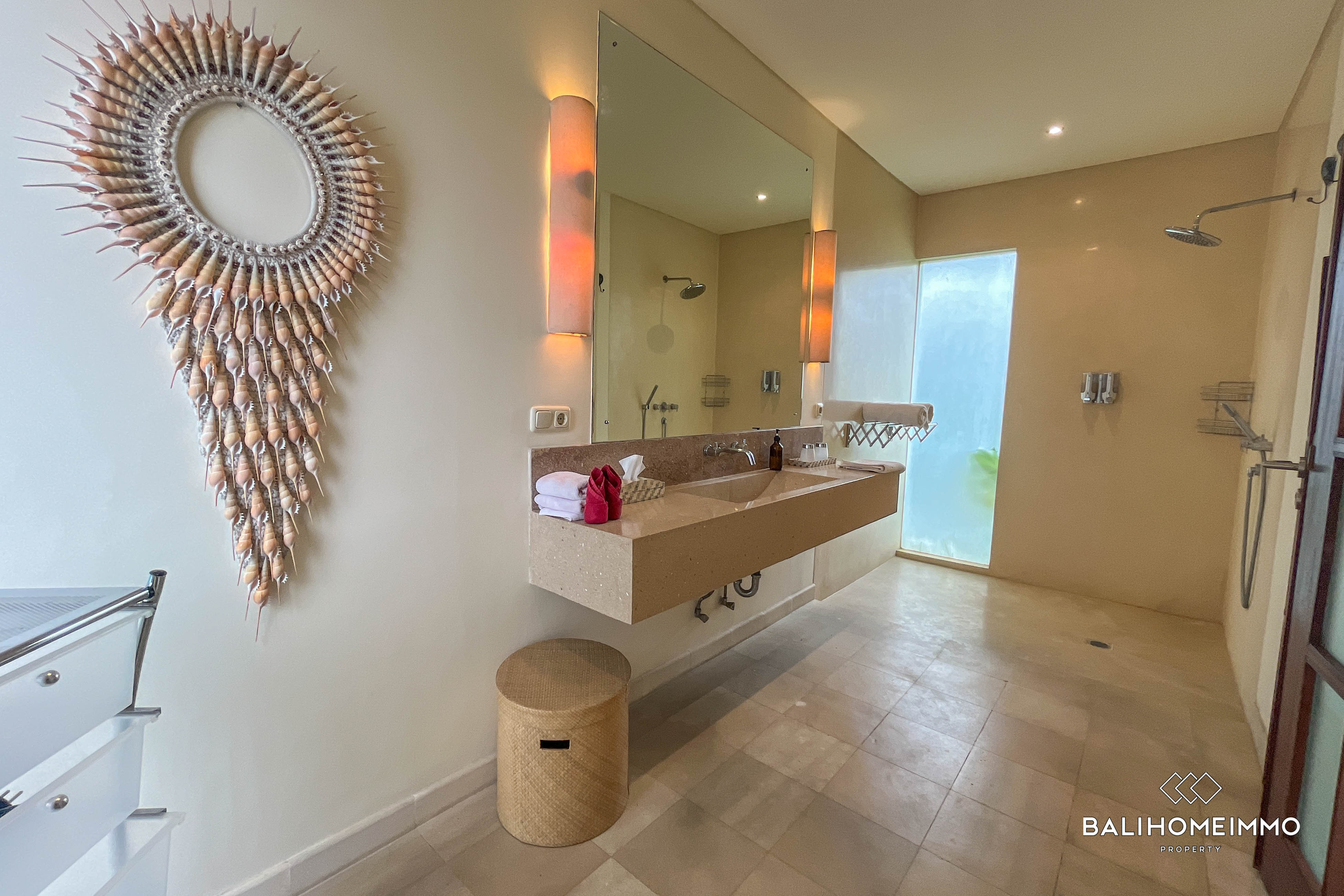 Spacious 3 Bedroom Villa for Rent in Kerobokan Bali — image 16