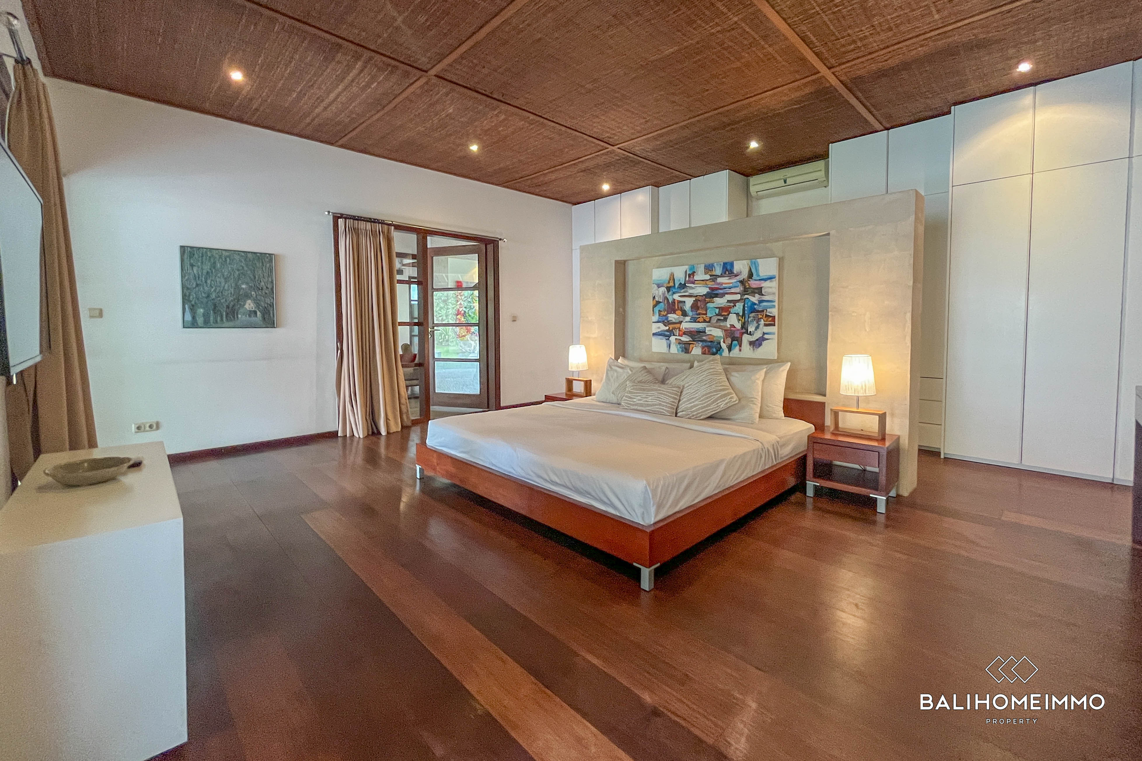 Spacious 3 Bedroom Villa for Rent in Kerobokan Bali — image 13