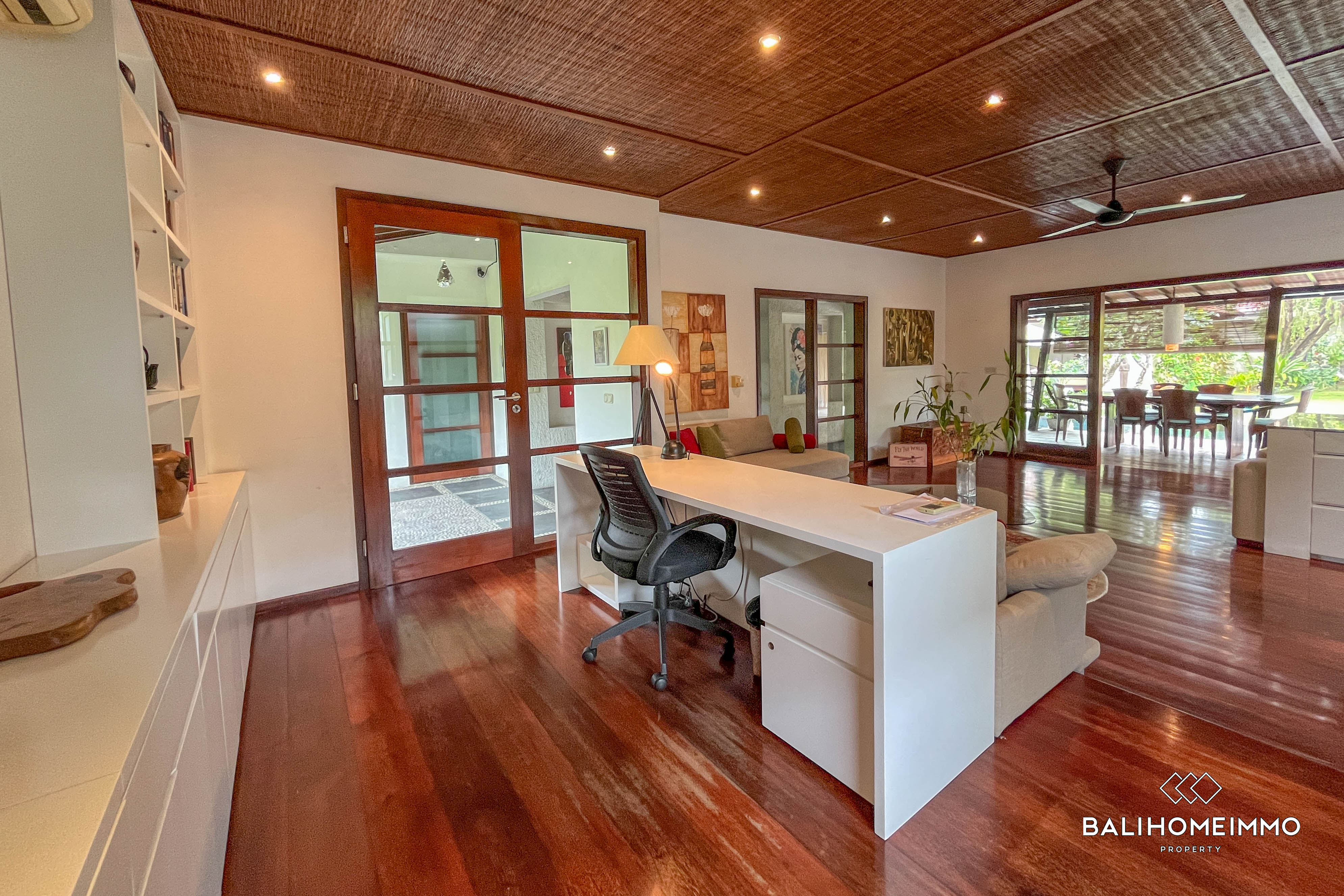 Spacious 3 Bedroom Villa for Rent in Kerobokan Bali — image 9