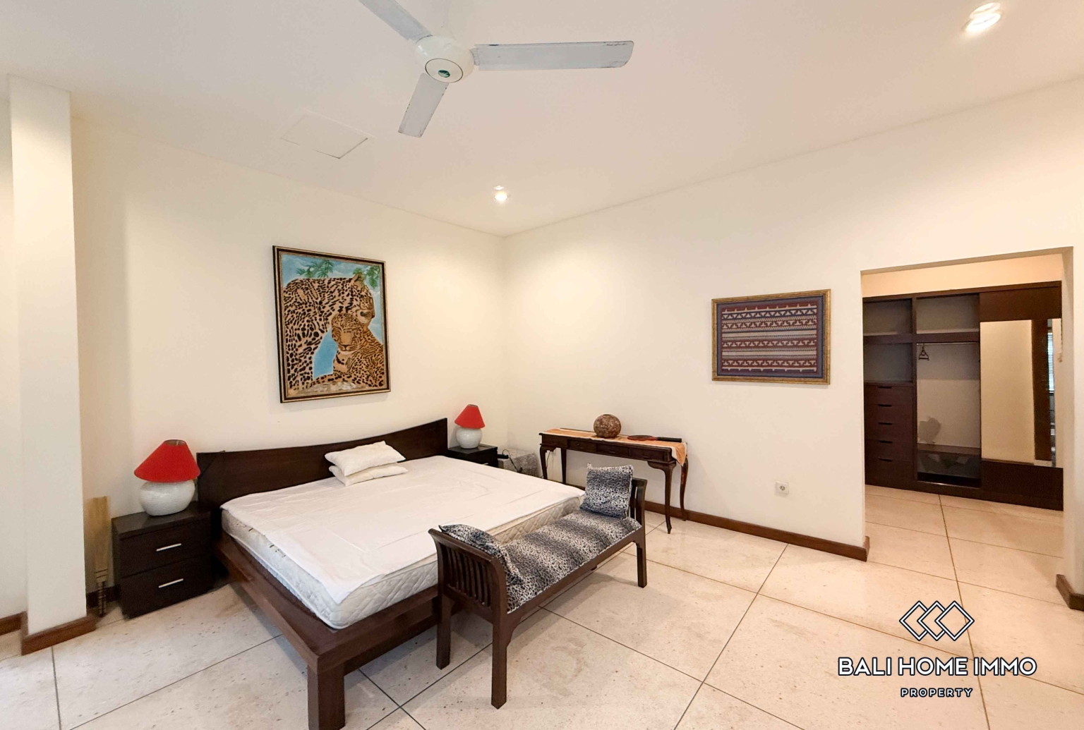 Spacious 4 Bedroom Family Villa For Rent in Canggu Berawa — image 12