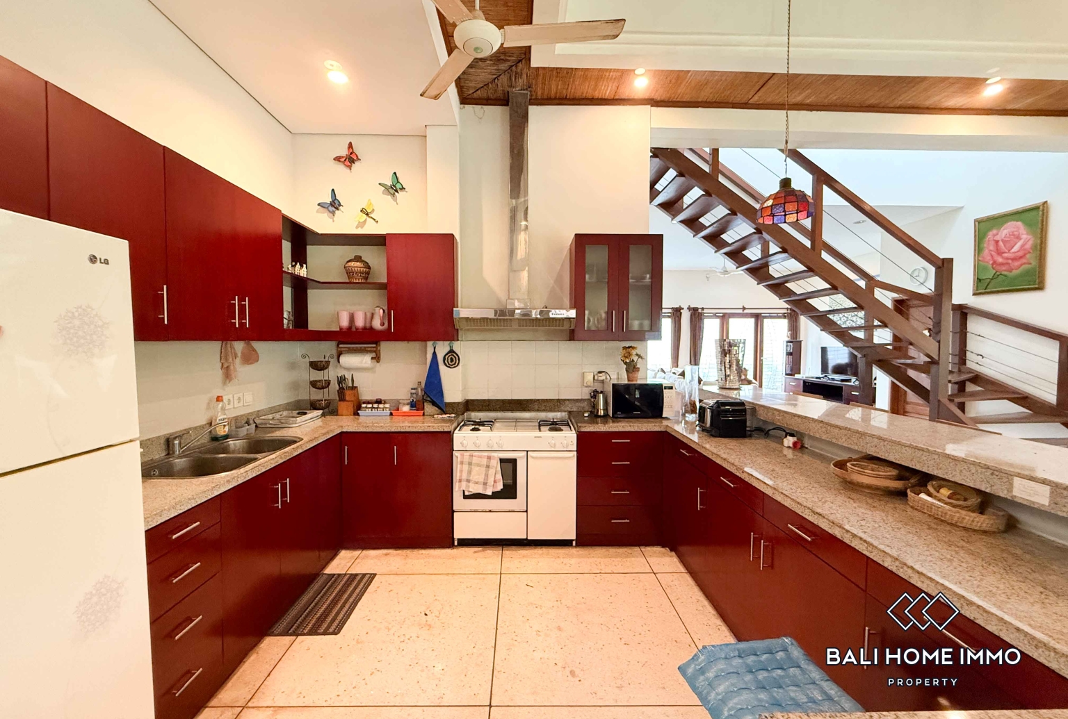 Spacious 4 Bedroom Family Villa For Rent in Canggu Berawa — image 6