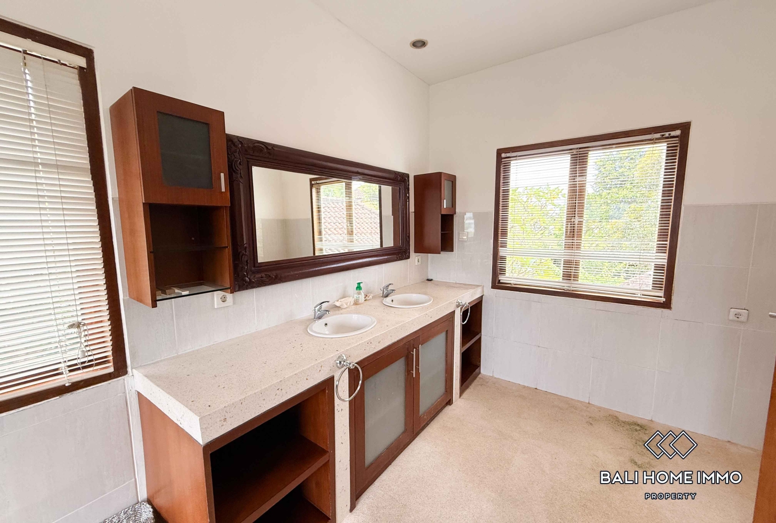Spacious 4 Bedroom Family Villa For Rent in Canggu Berawa — image 18