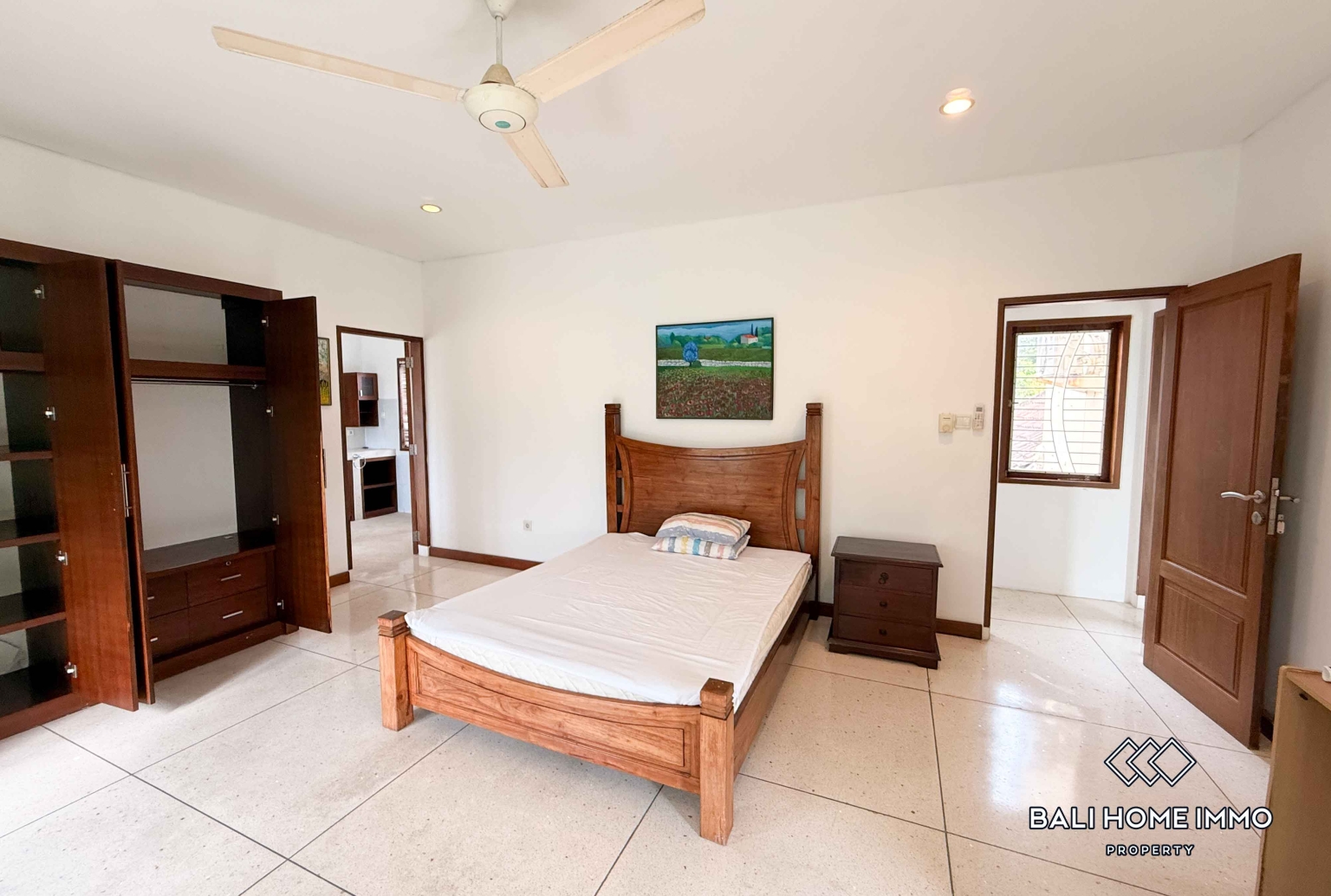 Spacious 4 Bedroom Family Villa For Rent in Canggu Berawa — image 13