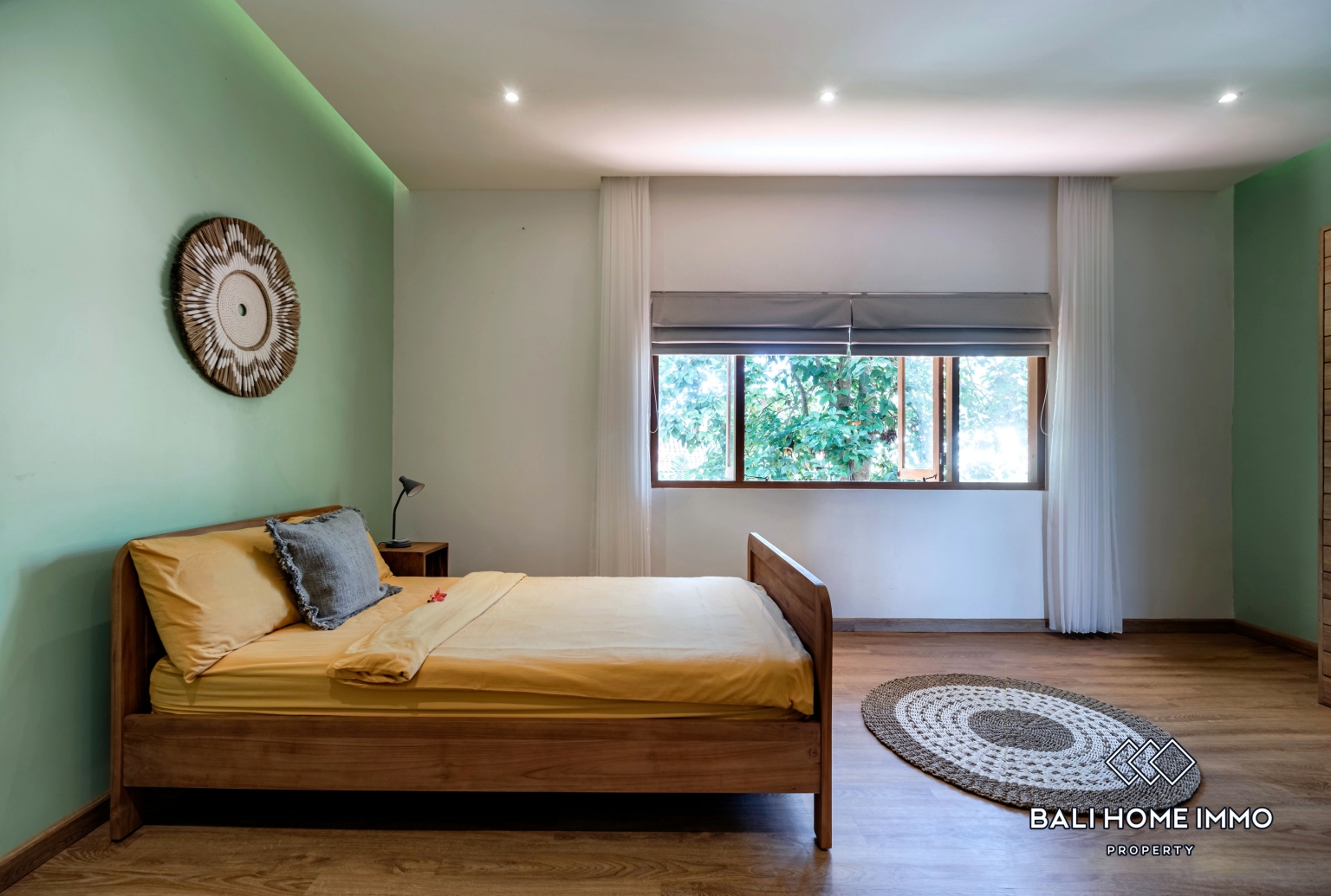 Spacious 5 Bedroom Family Villa for Rent in Kedungu — image 12