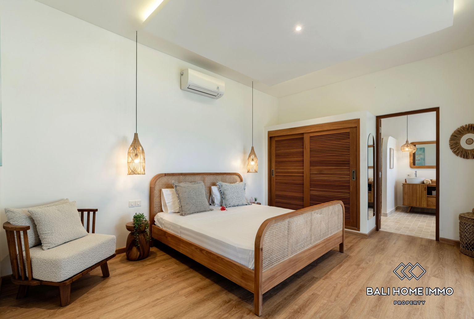 Spacious 5 Bedroom Family Villa for Rent in Kedungu — image 10