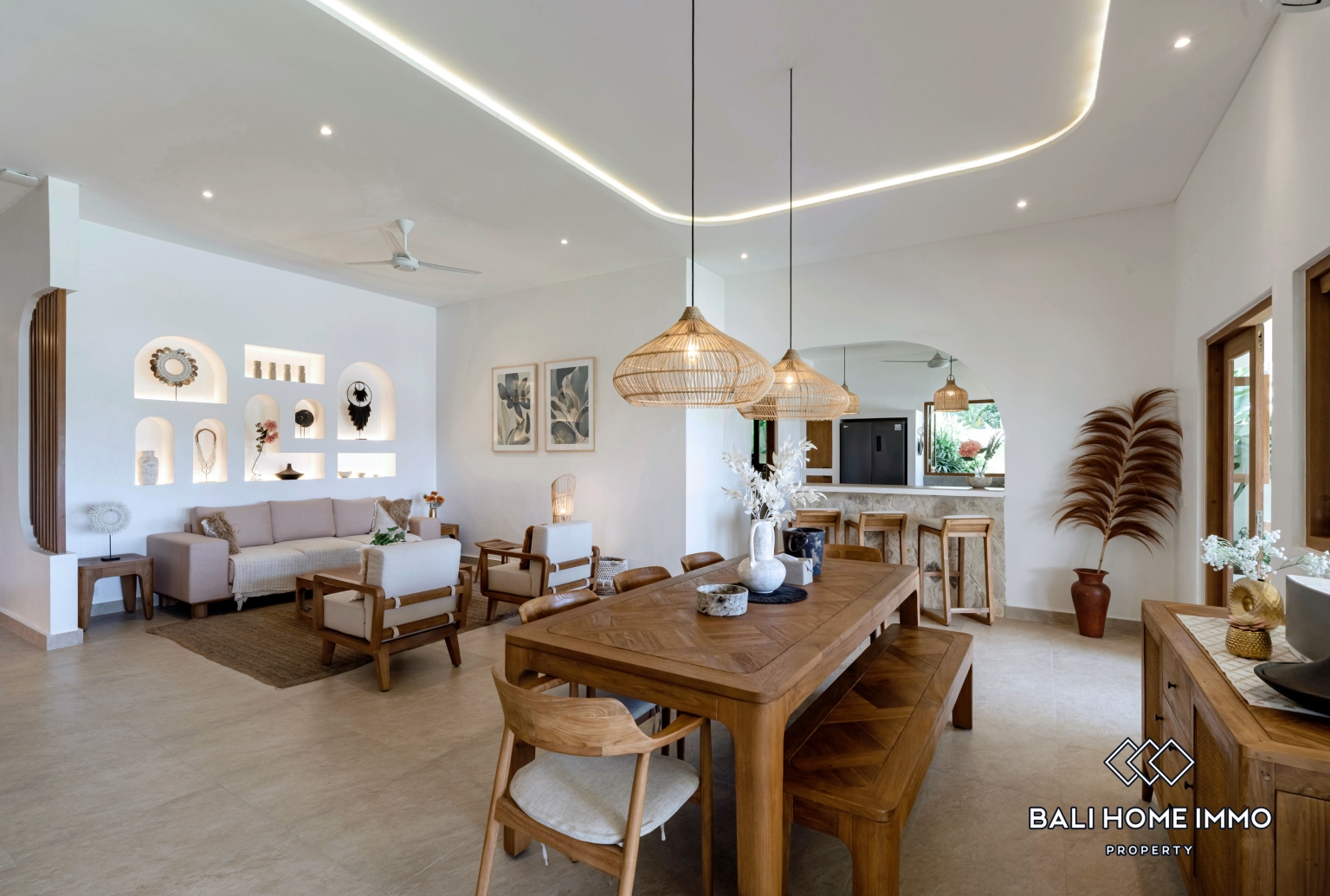 Spacious 5 Bedroom Family Villa for Rent in Kedungu — image 5