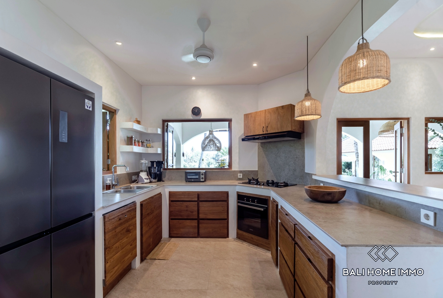 Spacious 5 Bedroom Family Villa for Rent in Kedungu — image 7