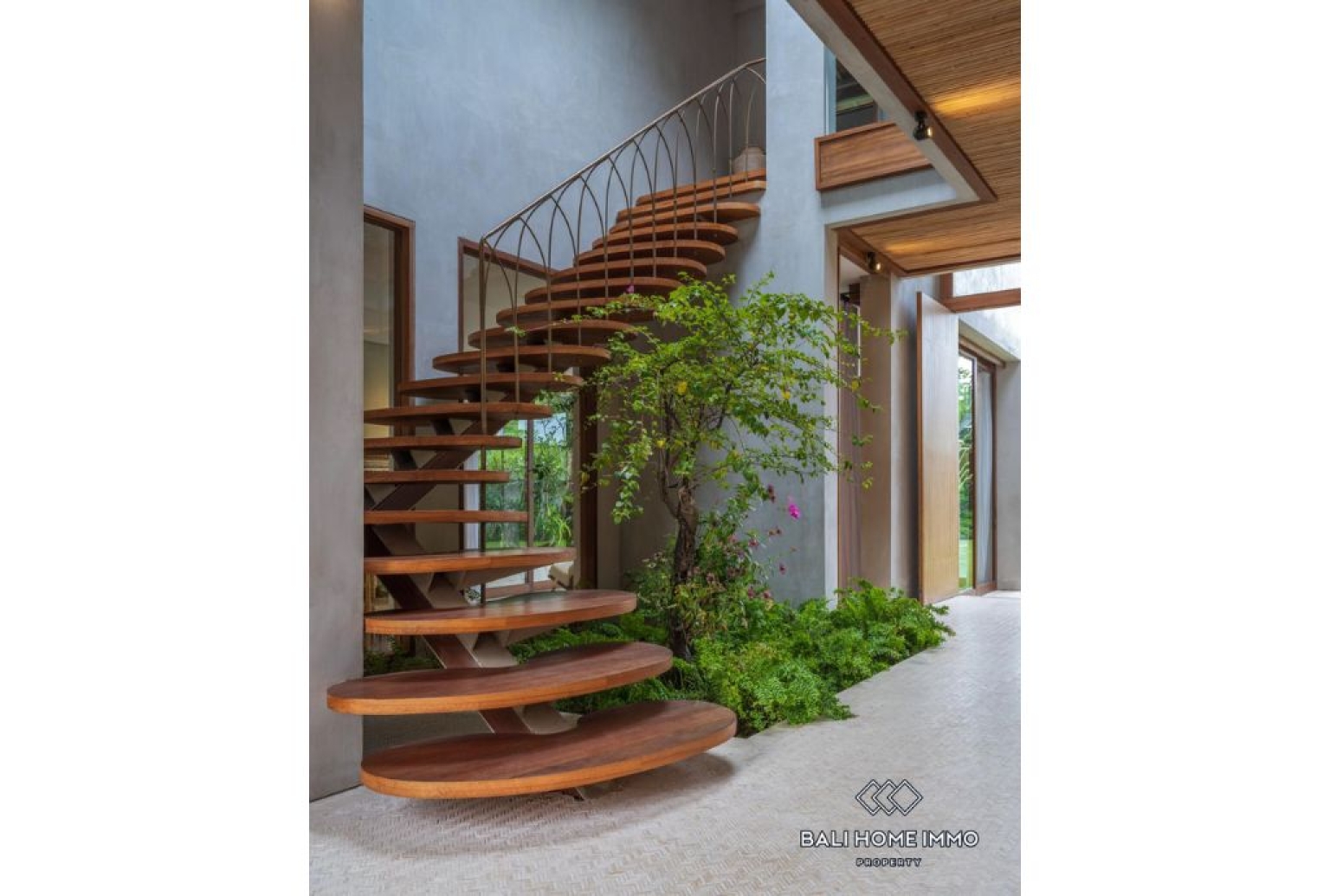Spacious 5 Bedroom Family Villa for Rent in Umalas — image 6