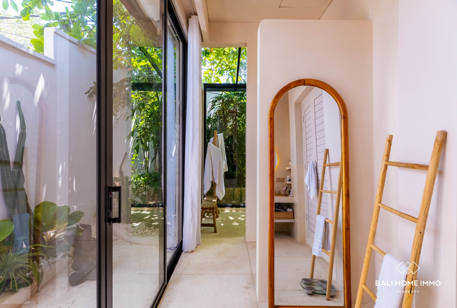 Spacious 5-Bedroom Villa for Rent in Umalas — image 16