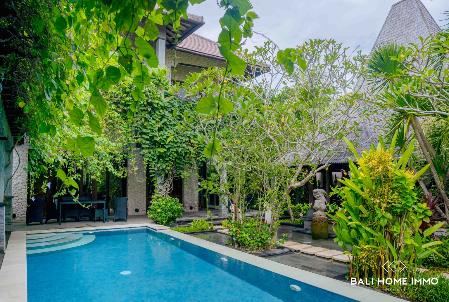 SPACIOUS 5 BEDROOMS VILLA FOR YEARLY RENTAL IN BALI - PANDAWA — image 1