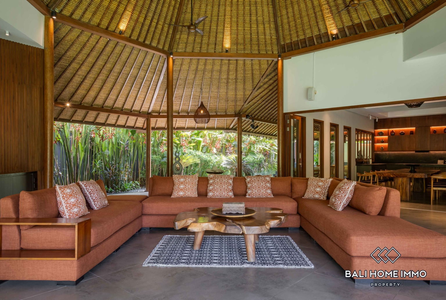 Spacious 6 Bedroom Family Villa For Rent in Canggu Batu Bolong — image 2