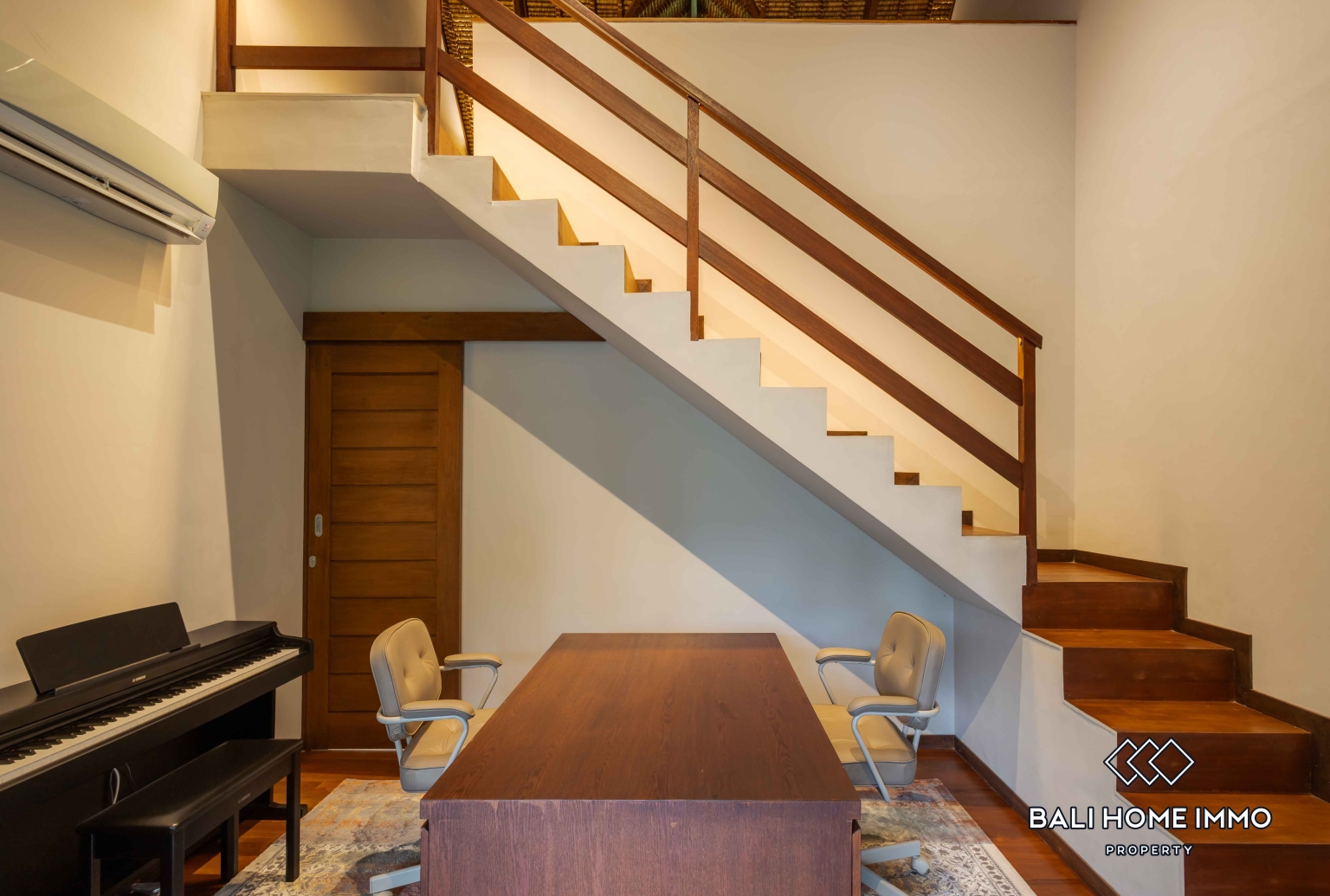 Spacious 6 Bedroom Family Villa For Rent in Canggu Batu Bolong — image 8