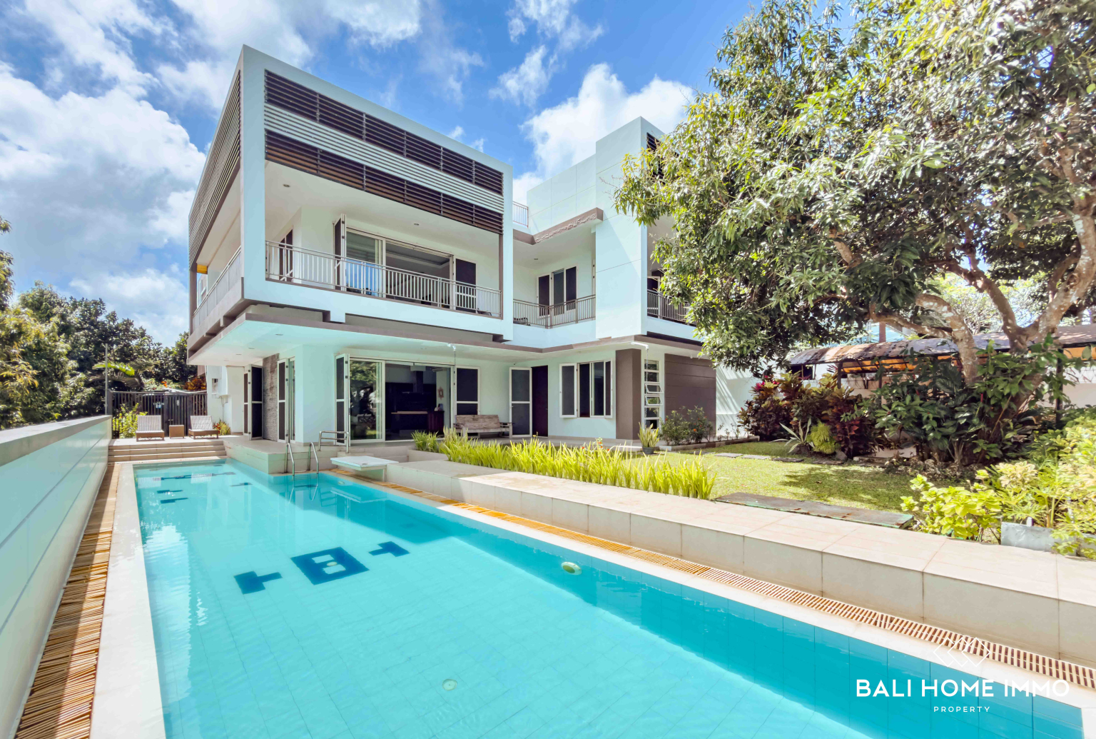Spacious 6 Bedrooms Villa with Garden for Rent in Uluwatu Ungasan — image 1