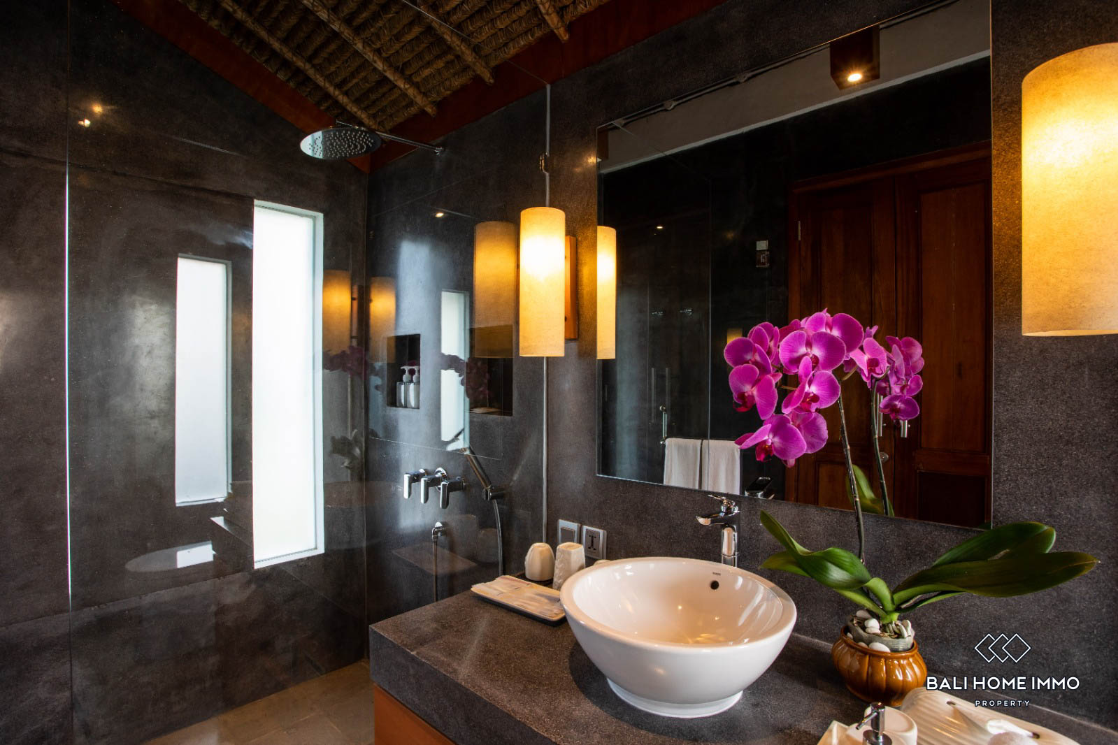STUNNING 3 BEDROOMS VILLA FOR MONTHLY & YEARLY RENTAL IN BALI - PANDAWA — image 17