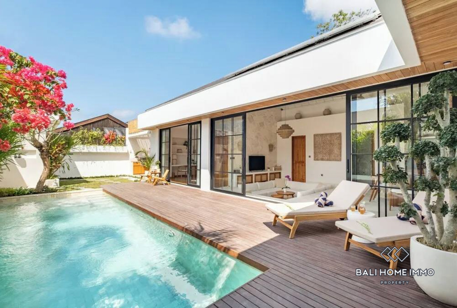 STUNNING 3 BEDROOMS VILLA FOR MONTHLY & YEARLY RENTAL IN ULUWATU