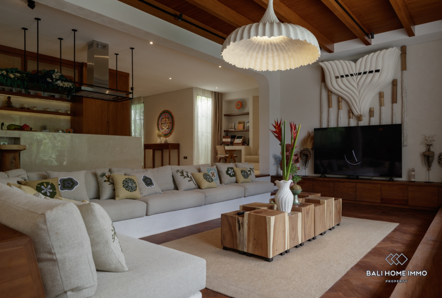Stunning 4 Bedroom Villa for Monthly and Yearly Rental in Bali Berawa — image 2