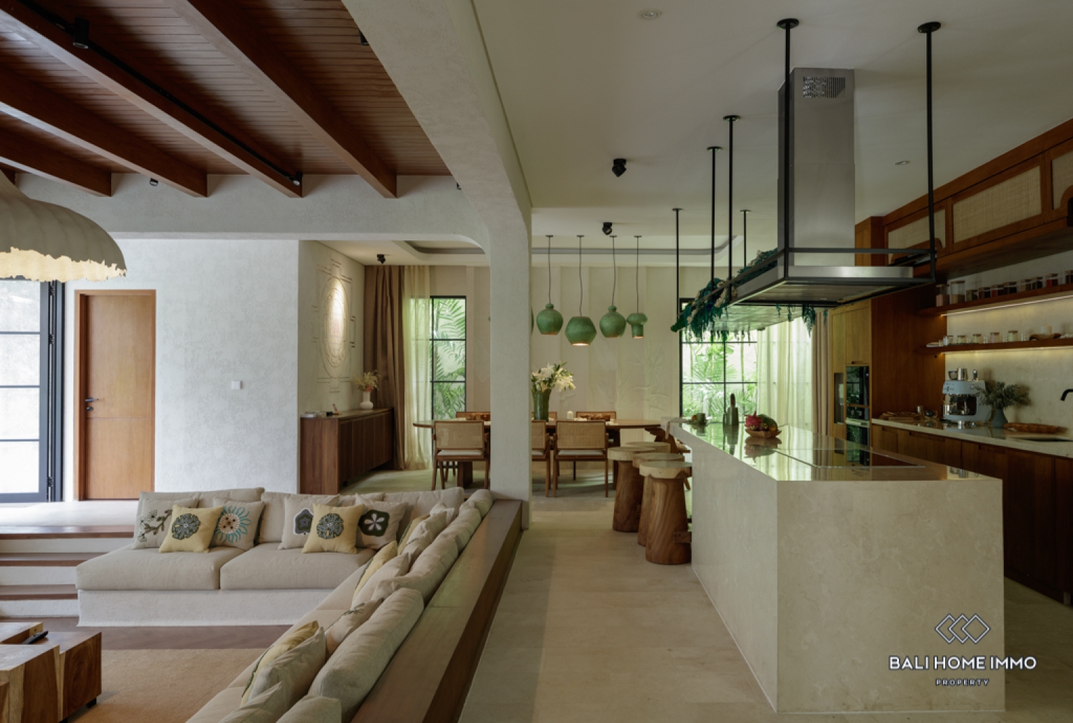 Stunning 4 Bedroom Villa for Monthly and Yearly Rental in Bali Berawa — image 5
