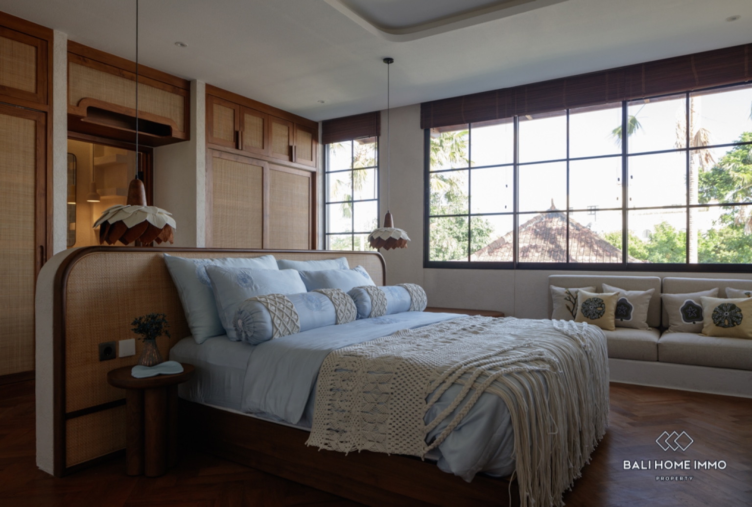 Stunning 4 Bedroom Villa for Monthly and Yearly Rental in Bali Berawa — image 11