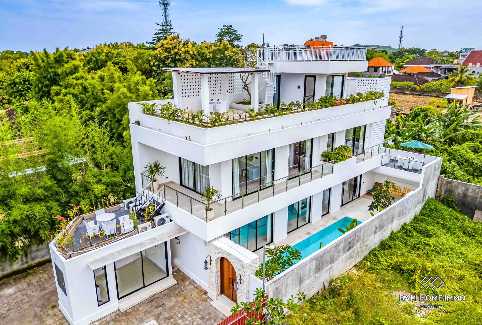 STUNNING WITH OCEAN VIEW 3 BEDROOMS VILLA FOR MONTHLY RENTAL IN BALI - UNGASAN