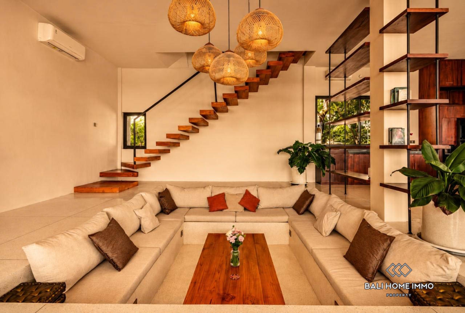 STUNNING WITH OCEAN VIEW 4 BEDROOMS VILLA FOR YEARLY RENTAL IN BALI - ULUWATU — image 3