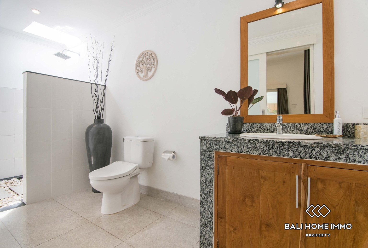 Three units of 3 bedroom villa for rent in Canggu Berawa Beachside — image 19