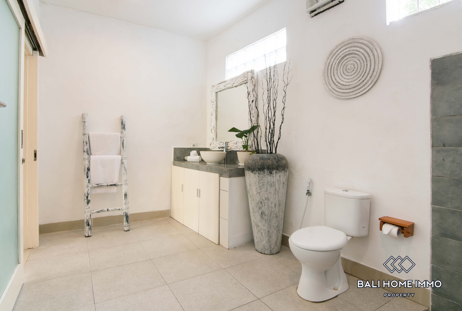 Three units of 3 bedroom villa for rent in Canggu Berawa Beachside — image 17