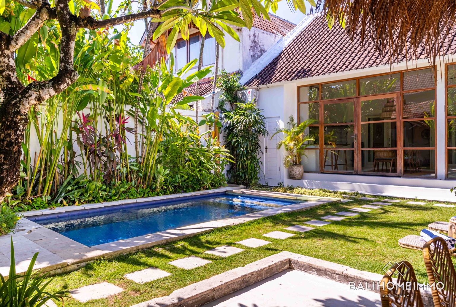 Tropical 2 bedroom villa for yearly and Monthly rental in Berawa Canggu — image 19