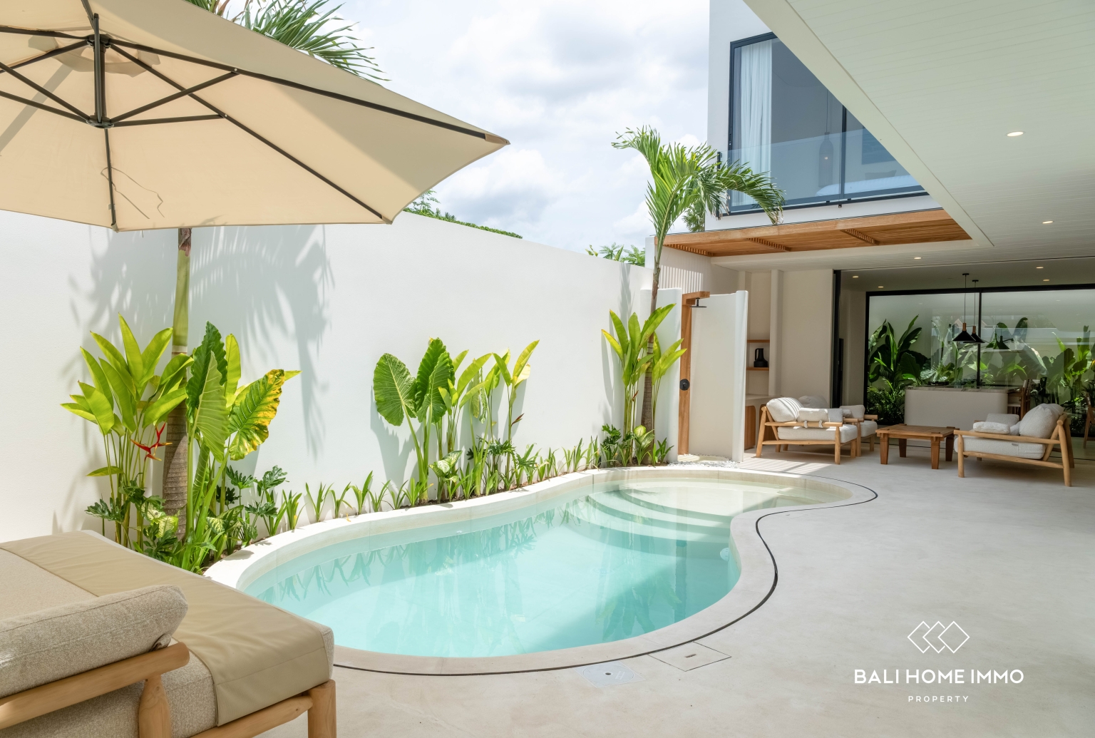 Tropical Family Style 3 Bedroom Villa For Rent In Umalas
