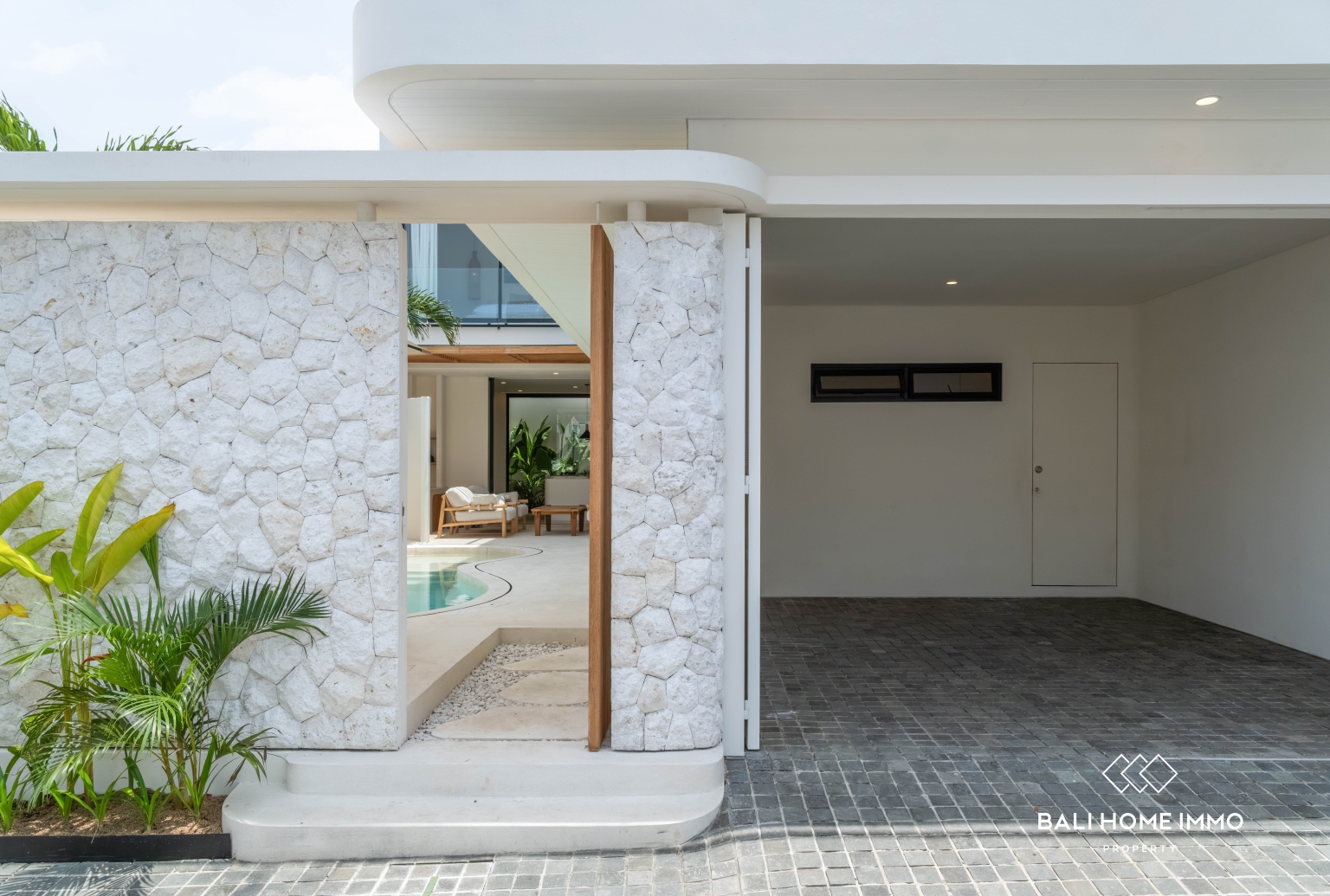 Tropical Family Style 3 Bedroom Villa For Rent In Umalas — image 11