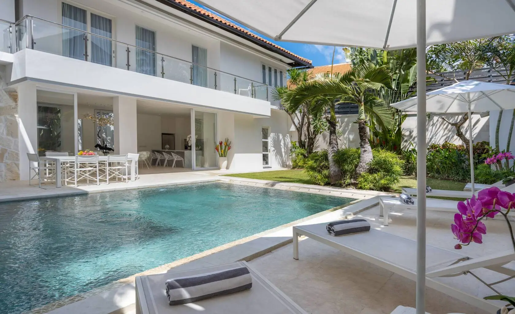Villa Manis Cantik Bali — 4BR Villa Rental in Seminyak